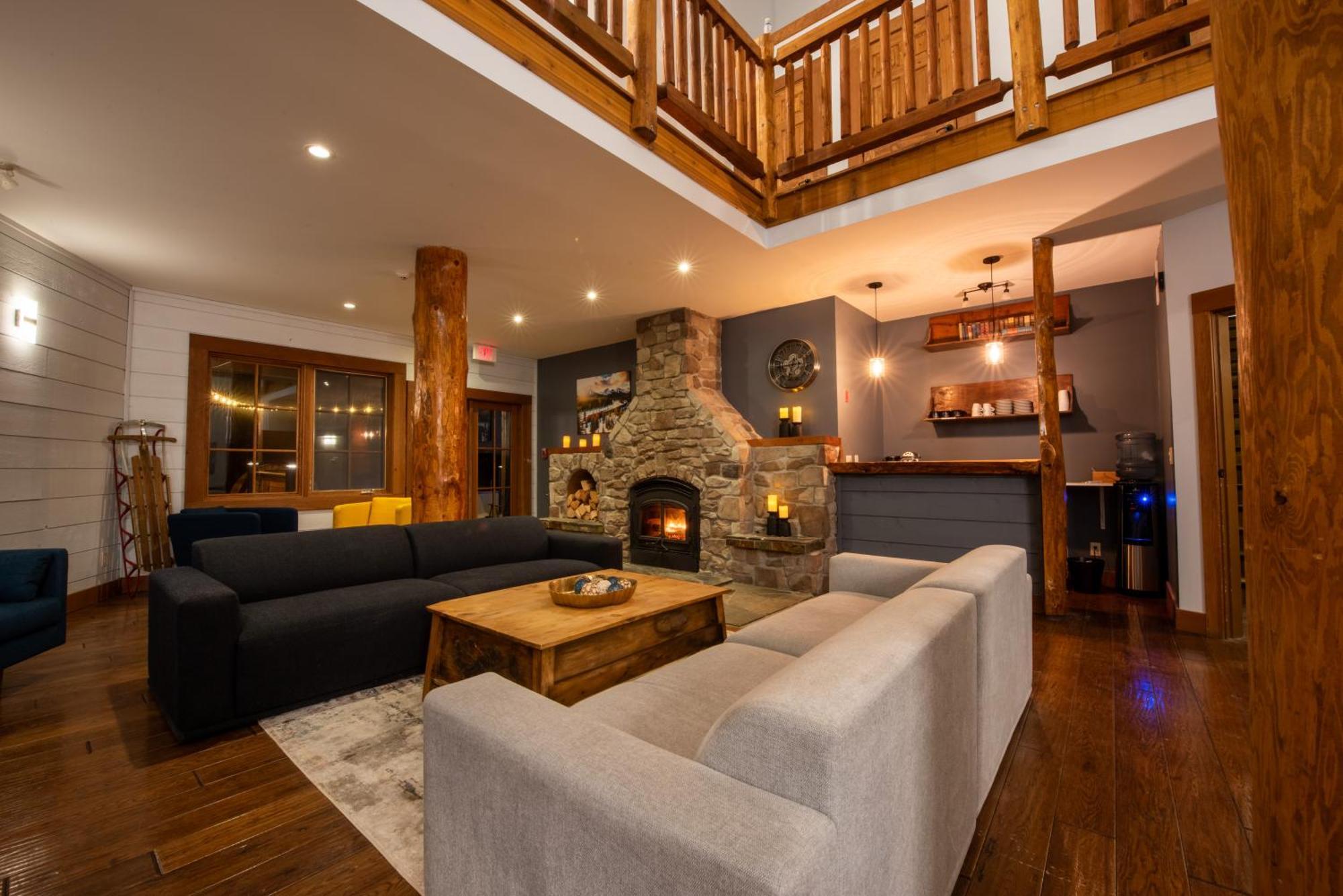 Winston Lodge Golden Εξωτερικό φωτογραφία